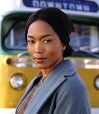 Angela Bassett ingresa en “Urgencias”