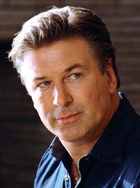 Alec Baldwin se moja en temas sociales