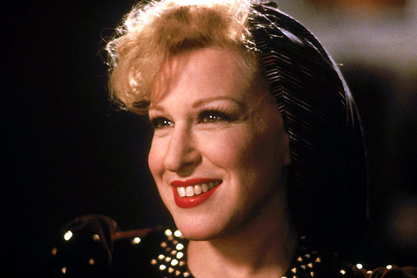 Bette Midler arropa a la juventud con inquietudes políticas