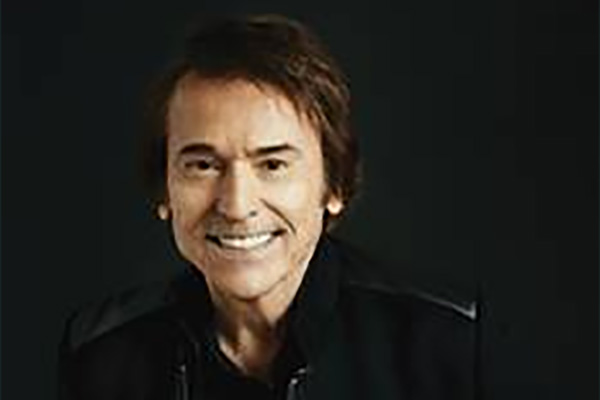 Raphael, galardonado con el Premio Platino de Honor