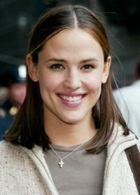 Jennifer Garner luce ‘tripita’ de embarazada