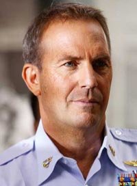 Kevin Costner y Kelsey Grammer, acusados de plagio