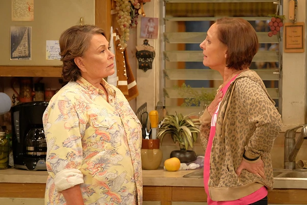 ¿Quién pagará los platos rotos de “Rosseane”? John Goodman y sus compañeros quieren cobrar la temporada completa cancelada