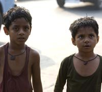 Los niños de "Slumdog" en Dinsneylandia