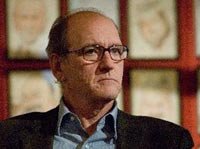 Richard Jenkins visita a Julia Roberts