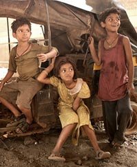 Danny Boyle promete casas para los niños de "Slumdog"