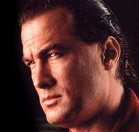 Rodriguez intenta fichar a Steven Seagal