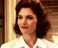 Capitana Mary Elizabeth Mastrantonio