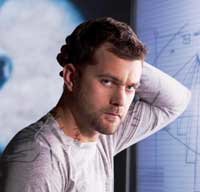 Joshua Jackson se enfrenta a los extraterrestres