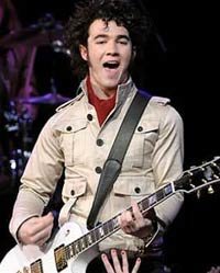 Se celebra la boda de Kevin Jonas