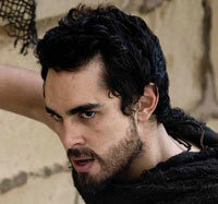 Max Minghella y la invasión extraterrestre