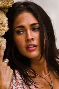 Megan Fox, casada, de caza, tatuada