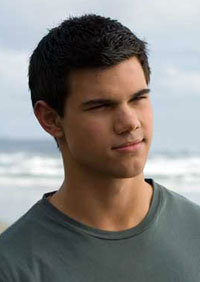 Taylor Lautner y las tareas del hogar