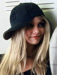 Taylor Momsen, "Material Girl"