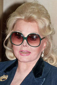 Zsa Zsa Gabor continúa ingresada