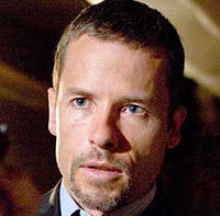 Guy Pearce busca espíritus