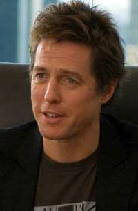 Hugh Grant saluda a Fernando Alonso