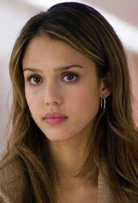 Jessica Alba luce su carácter latino