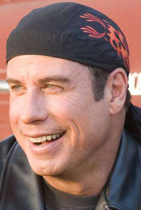 Travolta retira cargos por extorsión