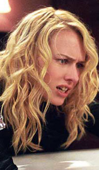 ¿Dónde trabaja Naomi Watts?