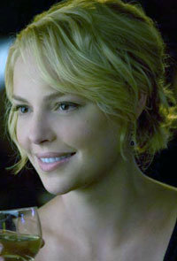 Katherine Heigl, biquinis y policías