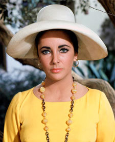 Elizabeth Taylor ha sido hospitalizada