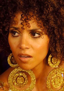 Halle Berry coquetea con Muhammad Ali