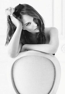 Natalie Portman condena al modisto Galliano