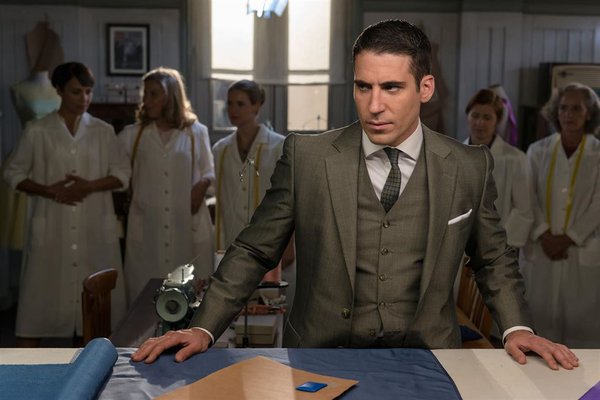 Miguel Ángel Silvestre protagonizará el remake mexicano de “La boda de mi mejor amigo”