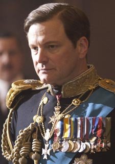 El "rey" Colin Firth, condecorado por la reina