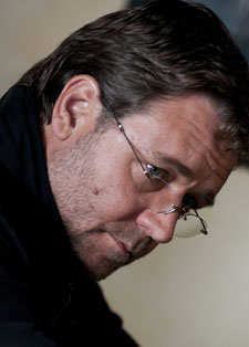 Russell Crowe arma una buena con los judíos