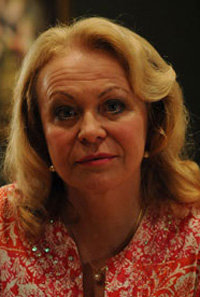 Jacki Weaver se incorpora a Stoker