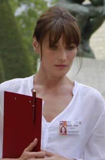 Carla Bruni, musa parisina de Woody Allen, ya es mamá