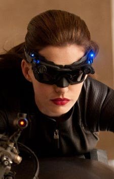 Anne Hathaway, indignada de tapadillo
