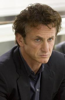 A Sean Penn se le calienta la boca