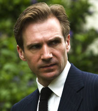 Ralph Fiennes y la mujer invisible