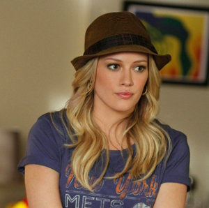 Su majestad Hilary Duff, o la prima lejana de Isabel II
