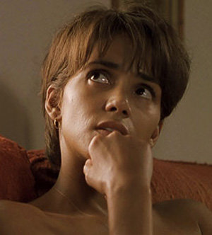 El ex de Halle Berry afirma que Olivier amenazó con matarle