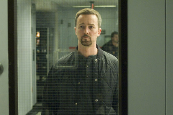 El fuego podría quemar a Edward Norton en los tribunales