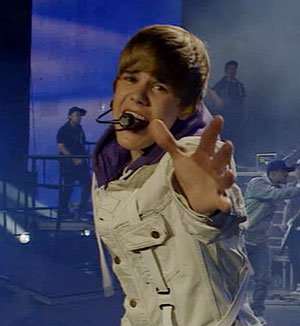 El guay de Justin Bieber mete la pata con una broma sobre Ana Frank