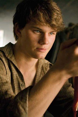 Jeremy Irvine en la secuela de "The Woman in Black"