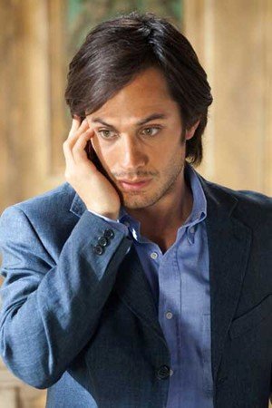 Gael García Bernal y la joven secuestrada
