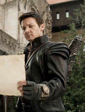 Jeremy Renner firma sin leer