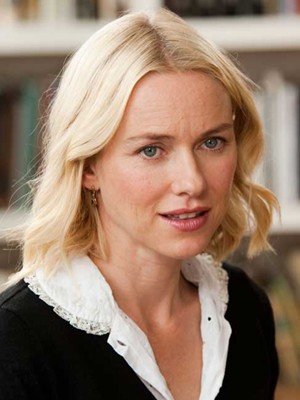 Naomi Watts esposa tradicional