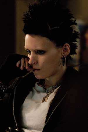 Rooney Mara y el objeto en la basura