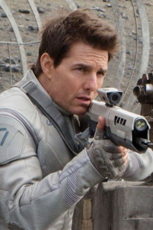 Tom Cruise ya tiene guionista para su próximo combate contra alienígenas