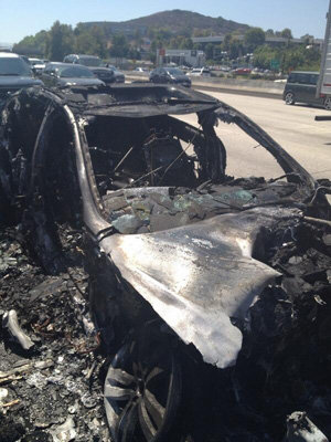 Dick Van Dyke, rescatado sano y salvo de un coche ardiendo