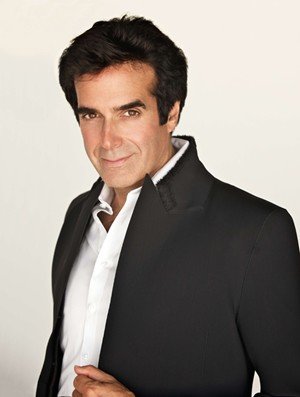 El mago David Copperfield hace aparecer de la nada su propia compañía de producción