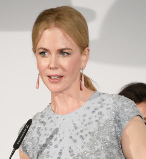 Nicole Kidman se enfada con un ciclista paparazzi que la tiró al suelo