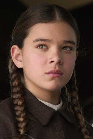 Hailee Steinfeld, enamorada del músico británico Toby Sebastian